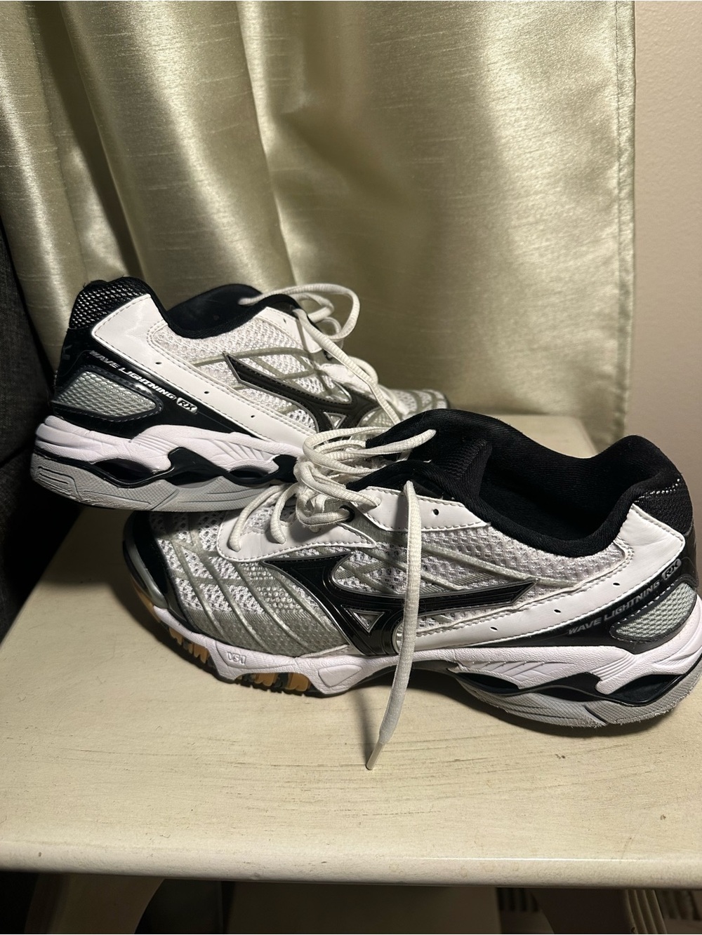 Mizuno Wave Lightning RX Womens Volleyball Shoes White Black Size 9.5